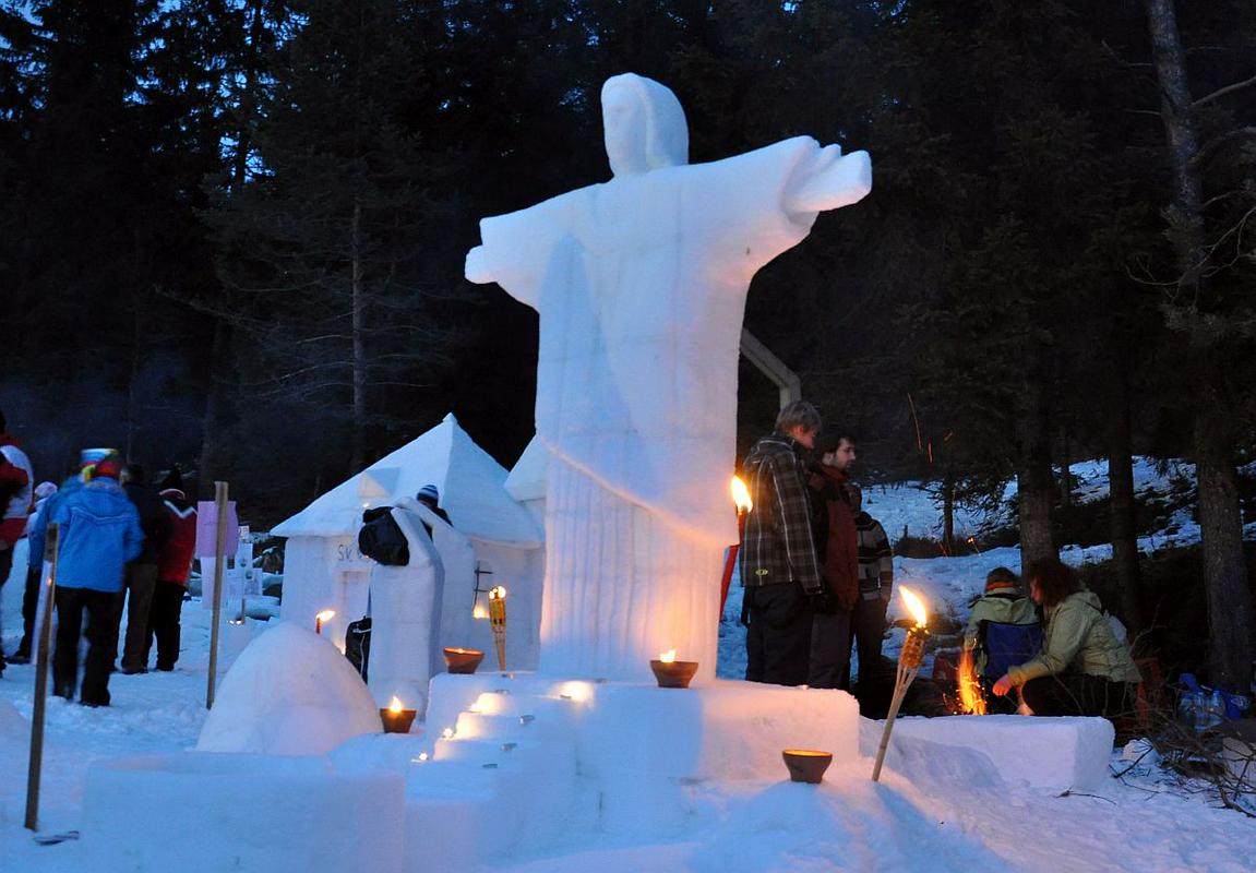 V vseh letih doslej je nastalo že okoli 1400 skulptur na prireditvi Gradovi kralja Matjaža. Foto: BoBo V vseh letih doslej je nastalo že okoli 1400 skulptur na prireditvi Gradovi kralja Matjaža. Foto: BoBo