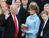 Donald Trump ob prisegi 20. januarja lani. Če ima sam zelo nizko podporo, kot kažejo javnomnenjske raziskave, pa so Američani precej bolje sprejeli Melanio Trump kot prvo damo. Foto: EPA