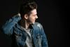 Clemensa se gledalci Televizije Slovenija lahko spomnijo po nastopu na EMI 2015 in festivalu Poprock 2016. Mlad, uspešen glasbenik se ukvarja še z dramsko igro, režijo, sinhronizacijo risank in televizijskih serij. Foto: Janez Marolt