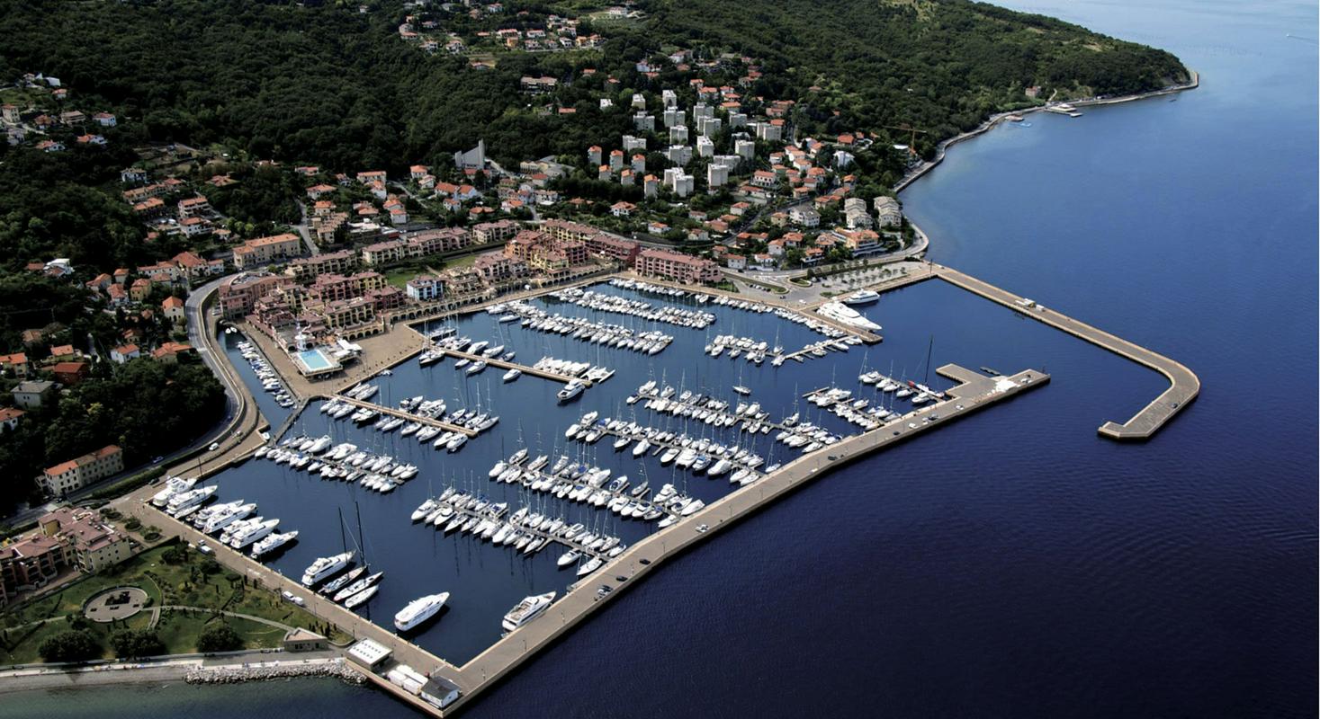 Marina Sv. Roka s turističnim naseljem.