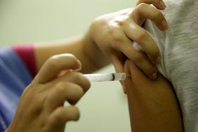 Na zalogi še 35.000 odmerkov cepiva proti gripi