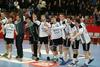 V polni dvorani je rokometni derbi spremljalo 800 gledalcev, ti so z bučnim navijanjem povedli domače rokometaše do velike zmage. Foto: www.alesfevzer.com