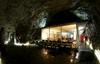 Restavracija hotela La Claustra v nekdanjem švicarskem vojaškem bunkerju na gorskem prelazu St. Gotthard. Foto: Reuters