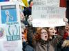 Po ZDA že vse od izvolitve Trumpa potekajo protesti proti predsedniku, ki mu očitajo, da spodkopava pravice žensk. Foto: Reuters