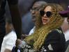 Pred nekaj dnevi si je Beyonce - iz prve vrste, seveda - ogledala košarkarsko tekmo losangeleških Clippersov, ki so gostili ekipo Utah Jazz. Foto: AP
