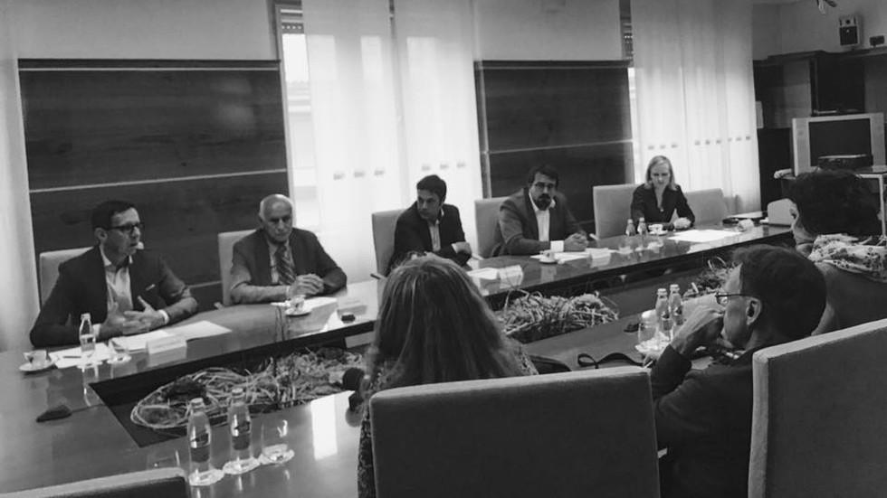 Trije župani, Franc Mužič (Brda), Matej Arčon (Nova Gorica) in Tadej Beočanin (Ajdovščina), so na novinarski konferenci v Novi Gorici predstavili skupno turistično promocijo območja in ustanavljanje zavoda za turizem. Foto: Mestna občina Nova Gorica