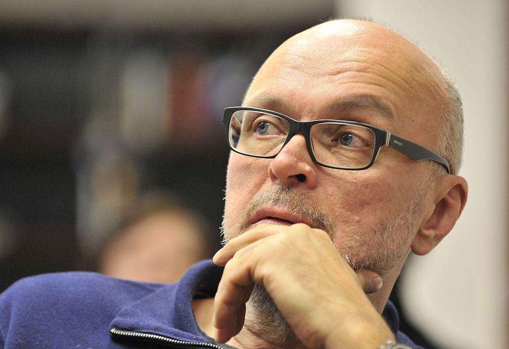 Mazzinijeva zbirka Pohlep ponuja izjemno zanimivo, neprizanesljivo, ostro branje, ki nepreklicno zahteva pobralni razmislek.