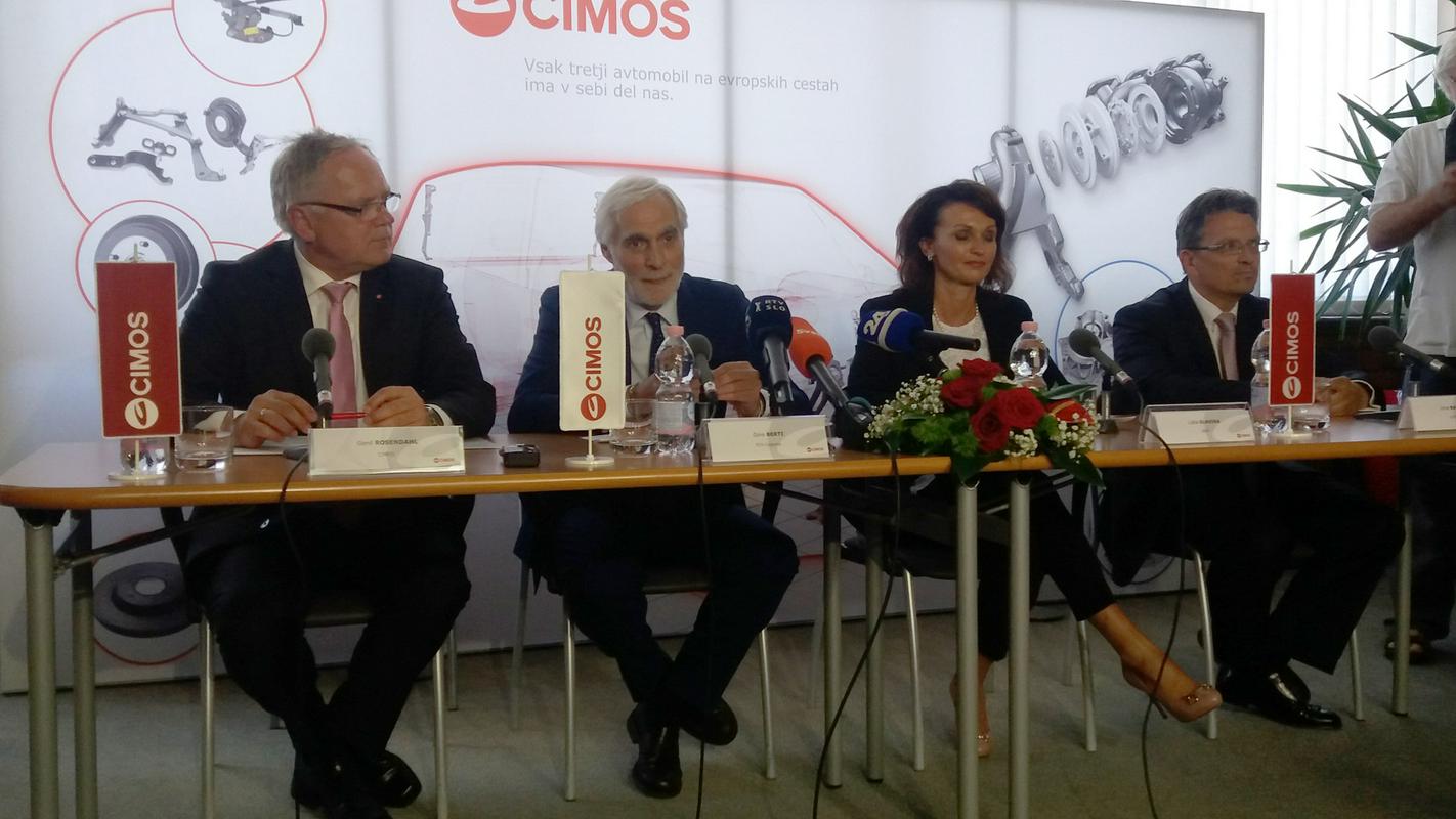 Novinarska konferenca ob prenosu lastništva Cimosa. Z leve proti desni Gerd Rosendahl, Gino Berti, Lidia Glavina in Imre Balogh. Foto: Tjaša Škamperle