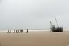 Dunkirk je razdeljen na triptih zemlje, neba in morja; vsak segment je opredeljen tudi s prevladujočo barvo (modra, siva, bež). Foto: IMDb