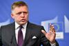 Slovaškemu premierju Ficu domača opozicija očita, da ni dovolj odločen pri zavračanju prebežnikov v državo, čeprav jih je Slovaška do zdaj sprejela 16. Foto: Reuters