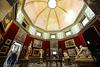 Firenška galerija Uffizi, ki se nahaja ob reki Arno poleg Trga gospode, je lani prvič presegla dozdajšnji rekord dva milijona obiskovalcev. Foto: EPA