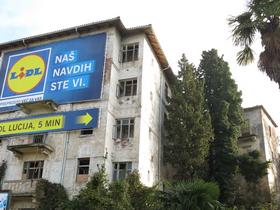 Propadajočo Vilo Virginijo v Portorožu bi lahko rušili decembra