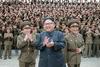 Kim Džong Un in njegovi podaniki se (najverjetneje) veselijo novega naraščaja pri hiši velikega vodje. Foto: Reuters
