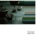 Album async je izšel letos pod okriljem založbe Commmons, katere soustanovitelj je Ryuichi Sakamoto, pri čemer gre pravzaprav bolj za platformo, ki povezuje ustvarjalce, kot za glasbeno založbo v klasičnem pomenu. Foto: Discogs