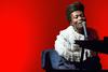 Benjamin Clementine se je na glasbeni sceni pojavil leta 2013, že takrat z do potankosti izdelanim imidžem in avtorsko držo. Foto: EPA