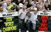 Rubens Barrichello je zadnjič v kvalifikacijah zmagal v Braziliji 2009. Dirko je sicer končal le na osmem mestu, a se je vseeno veselil, saj je njegovo moštvo Brawn tudi teoretično osvojilo naslov konstruktorskega prvaka, moštveni kolega Jenson Button pa si je zagotovil posamični naslov. Foto: EPA