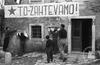 Priprave na sprejem mednarodne razmejitvene komisije, 7. 3. 1946. Foto: Marjan Pfeifer, hrani Muzej novejše zgodovine Slovenije