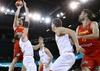 Španci so že enajst tekem evropskega prvenstva nepremagani (zadnjič so izgubili v skupinskem delu pred dvema letoma), Pau Gasol pa je postal najboljši strelec v zgodovini EP-jev. Najboljše povprečje ostaja nedotaknjeno, saj na tej lestvici kraljuje Grk Nikos Galis s povprečjem 31,2 točke. Foto: EPA