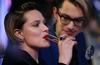 Da sta Evan Rachel Wood in Zach Villa zaročena, se je začelo govoriti po podelitvi nagrad SAG, kjer sta se pojavila z ujemajočima srebrnima prstanoma. Foto: Reuters