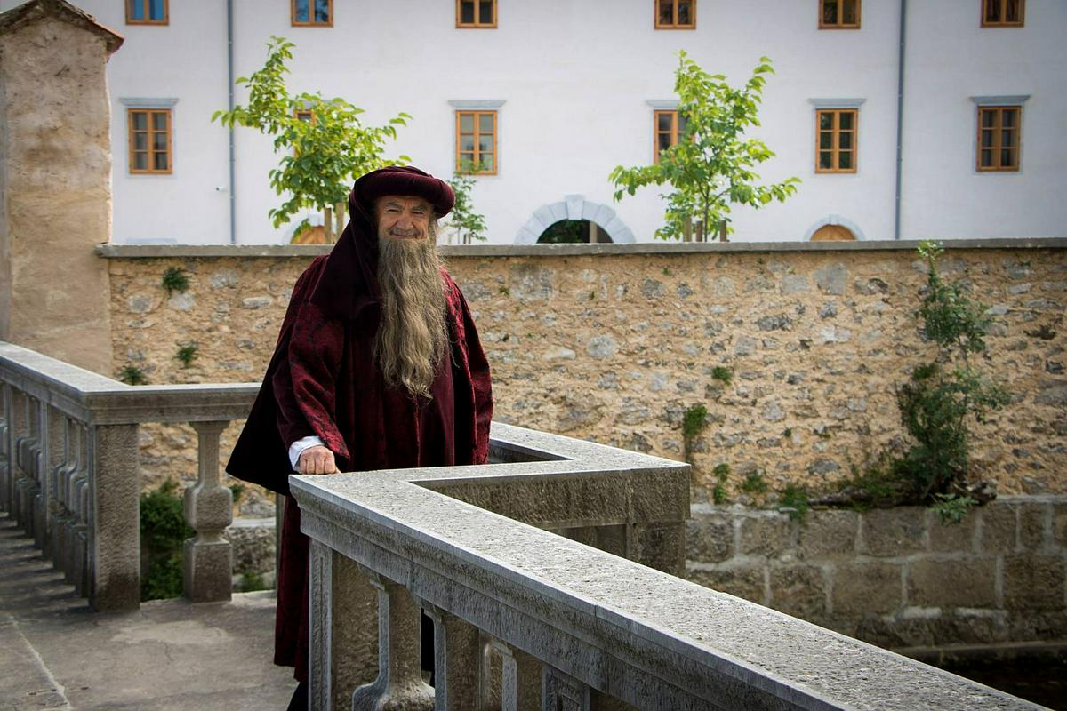 Načrti za obrambo Beneške republike pred Turki so da Vincija pripeljali k reki Vipavi in jo tako, na osnovi njegovih ohranjenih skic, postavili v kontekst »Poti Leonarda da Vincija«. Foto: Zavod za turizem TRG Vipava (Facebook)