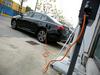 Strategija v ospredje postavlja električna in hibridna vozila ter vozila na fosilna goriva. Foto: Reuters
