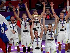 Slovenia's golden basketball team back home
