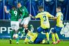Oster dvoboj med igralci Olimpije in Celja na zelenici stadiona Z'dežele v Celju. Celjani so na koncu zdržali bitko. Foto: www.alesfevzer.com