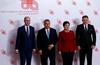 Višegrajska četverica (od leve proti desni): predsedniki vlad Češke Bohuslav Sobotka, Madžarske Viktor Orban, Poljske Beata Szydlo in Slovaške Robert Fico. Skupina je bila oblikovana 15. februarja 1991, ko je bilo prvo srečanje - takrat še trojke (Češkoslovaška) - v mestu Višegrad na Madžarskem, kjer so se že leta 1335 srečali vladarji Bohemie (Češka), Poljske in Madžarske. Namen ustanovitve neformalnega zavezništva je bilo pospešiti gospodarsko, vojaško in energetsko sodelovanje ter pospešiti približevanje evropskim integracijam. Četverica ima skupaj približno 64 milijonov prebivalcev, kar jo po velikosti uvršča ob bok Veliki Britaniji ali Franciji. Seveda, če bi šlo za eno državo. V četverici v zadnjem času nastaja ločnica med Češko in Slovaško na eni strani ter Madžarsko in Poljsko na drugi. Foto: Reuters