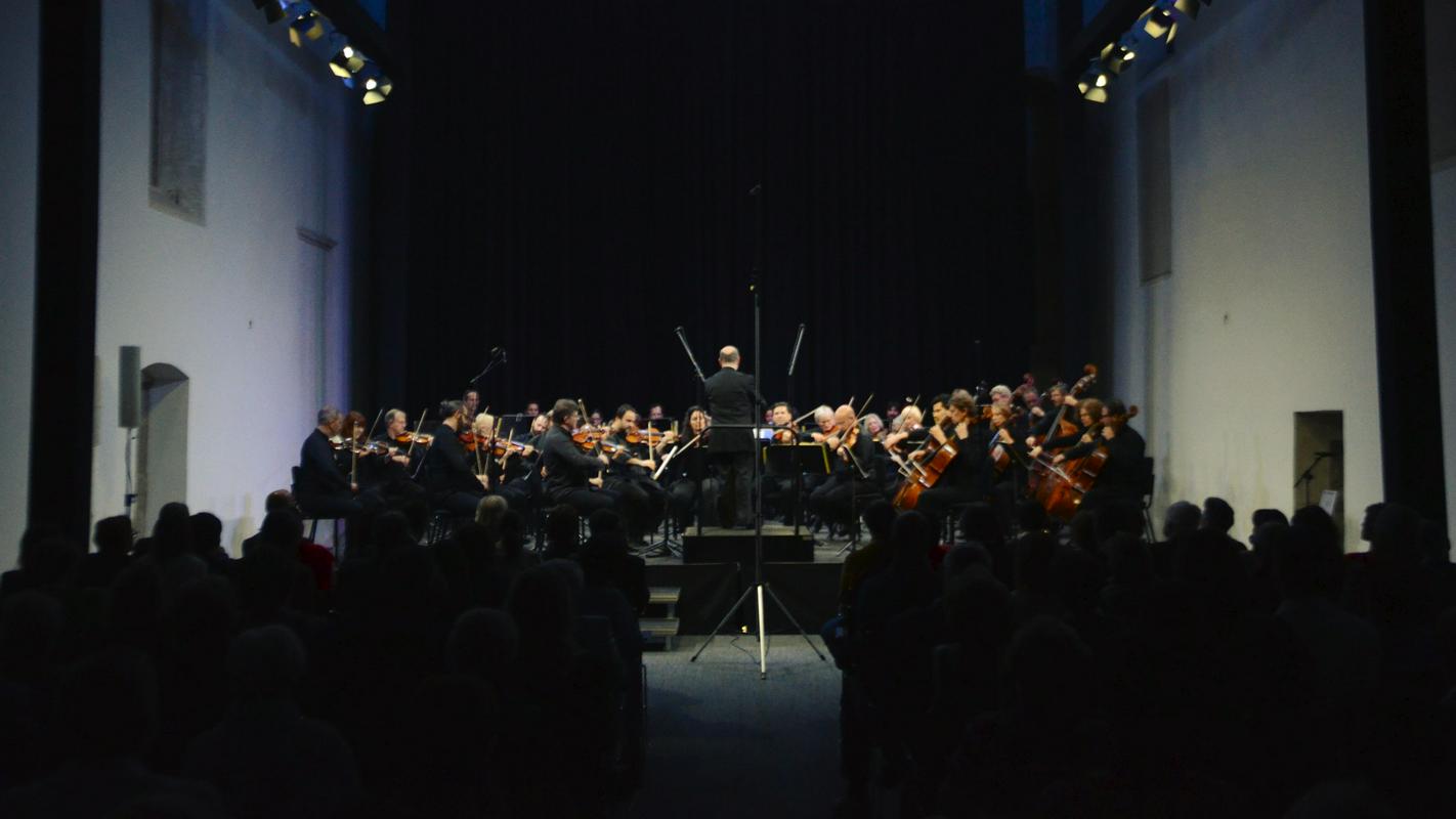 Simfonični orkester tržaškega opernega orkestra Giuseppe Verdi v dvorani Sv. Frančiška v Kopru. Foto: Rok Draščič
