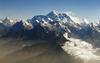 Mount Everest je najvišja točka na našem planetu. Za zanimivost - najvišja gora v našem Osončju je Olympus Mons, ki se nad površjem Marsa pne približno 22 kilometrov visoko. Foto: Reuters