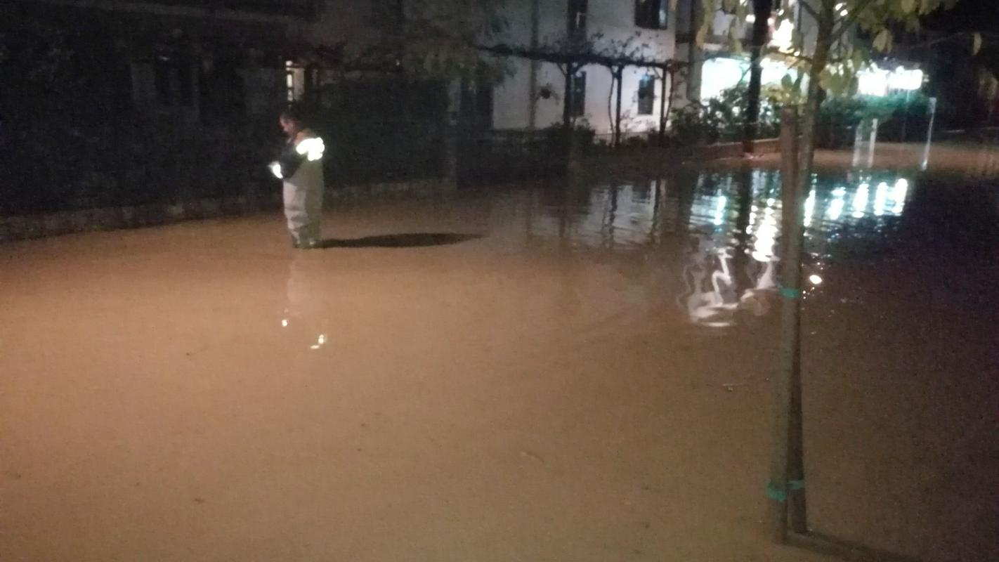 Tako je bilo ponoči v središču Strunjana. Foto: Okolje Piran