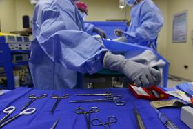 Robida z opozorili glede programa otroške kirurgije na UKC-ju, kjer očitke zavračajo