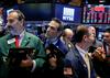 Elitni newyorški delniški indeks Dow Jones je v zadnjem tednu nekaj malega izgubil (0,3 odstotka), a je še vedno zajetnih 18 odstotkov višje kot na začetku leta 2017. Foto: Reuters