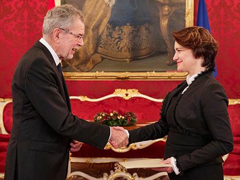 predaja akreditivnega pisma