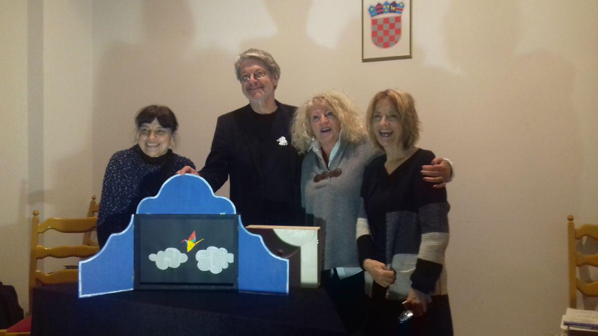 Dramaturginja Jelena Sitar, muzikolog, lutkar, ilustrator Igor Cvetko, Vera Hrga, organizatorka, Hicela Ivon in kamišibaj.
