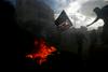 Na Zahodnem bregu, ki je pod izraelskim vojaškim nadzorom od leta 1967, so se vrstili protesti in spopadi palestinskih protestnikov z izraelskimi okupacijskimi silami. Foto: Reuters