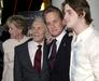 Tri generacije – Kirk, Michael in Cameron Douglas leta 2003 na premieri filma Vse ostane v družini Foto: Reuters