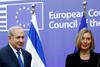 Izraelski premier Benjamin Netanjahu in visoka predstavnica Evropske unije za skupno zunanjo in varnostno politiko Federica Mogherini. Mogherinijeva je dejala, da sta EU in Izrael prijatelja in partnerja, a da kljub temu članice EU-ja ne bodo sledile ZDA pri priznanju Jeruzalema kot prestolnice Izraela. Foto: Reuters