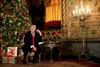 Trump praznike preživlja na svojem posestvu Mar-a-Lago na Floridi, kjer delo združuje z dopustom. Foto: Reuters