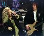 Led Zeppelin so nastali leta 1968 v Londonu in se v glasbeno zgodovino zapisali kot ena najbolj vplivnih zasedb, ki je s svojimi raznolikimi glasbenimi vplivi, kot so blues, psihedelija in folk glasba, odločilno prispevala k razvoju hard rocka. Sestavljali so jo kitarist Jimmy Page, pevec Robert Plant, basist in klaviaturist John Paul Jones ter bobnar John Bonham. Foto: Reuters