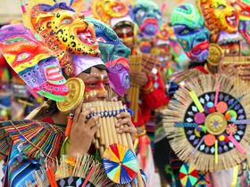 Mit traditionellem Ethno Umzug beginnt der Karneval in Ptuj