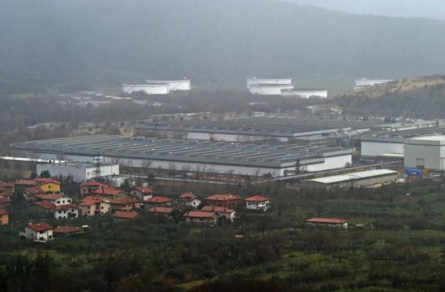 Primorski dnevnik/DAMJ@N|Veliki hali tovarne Wärtsilä, ki ju je odkupila družba Interporto.