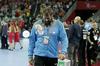 Selektor Slovenije Veselin Vujović je bil po številnih spornih sodniških odločitvah zelo razburjen, postavil se je celo v vrata, da bi branil sedemmetrovko. V smislu: če se greste cirkus, bom še jaz igral klovna. Foto: BoBo