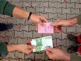 Kontrolle über die Arbeit von Fahrschulen hat begonnen