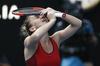 Simona Halep je po pravi drami izločila predlansko zmagovalko Melbourna Angelique Kerber. Foto: Reuters