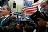 Čeprav se je mesec iztekel izrazito negativno, pa se lahko osrednja borza v New Yorku (NYSE) pohvali z odličnim januarjem. Indeks S&P 500 se je povzpel kar za 5,5 odstotka. V zgodovini je pozitiven januar zelo pogosto pomenil tudi pozitivno gibanje indeksov v preostanku leta. Foto: Reuters