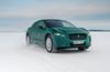 Delovanje električnega štirikolesnega pogona so lahko na snegu preizkusili tudi nekateri potencialni kupci. Foto: Jaguar