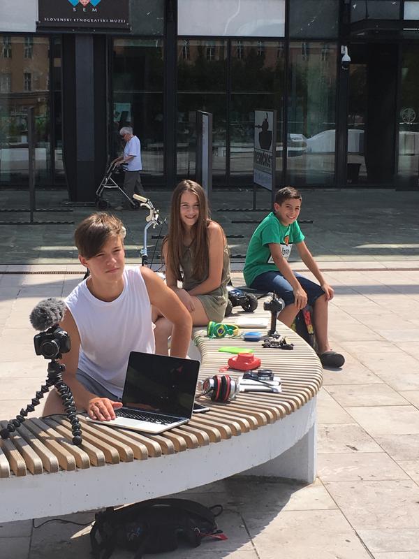 Viki, Zoja in Filip pred hudim preizkusom živcev in navad: za teden dni bodo izklopljeni od elektronskih napravic. Foto: SOJ RTV SLO/iz dokumentarnega filma