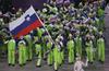 Slovenski športniki, ki so se zvrstili za zastavonošo Vesno Fabjan, so na stadion prišli kot 40. reprezentanca. Slovenska odprava šteje 71 športnikov. Foto: AP