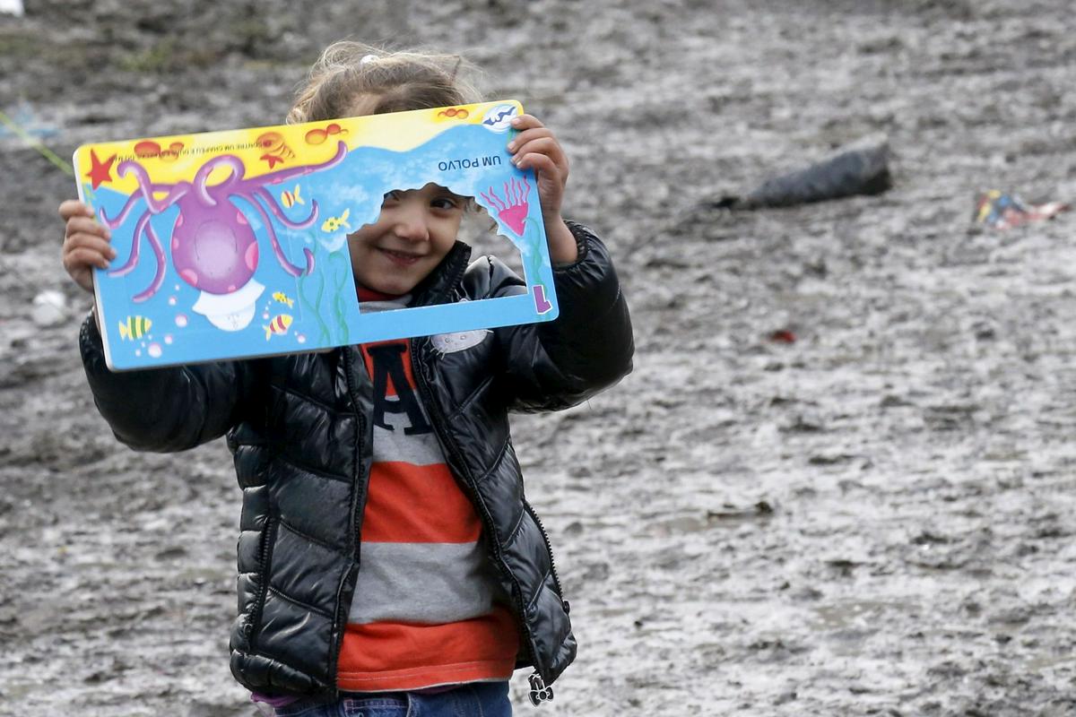 Tudi pri t. i. bralnih značkah za odrasle sodeluje bistveno več žensk kot moških, trend se torej nadaljuje iz otroštva v odraslost. Foto: Reuters Tudi pri t. i. bralnih značkah za odrasle sodeluje bistveno več žensk kot moških, trend se torej nadaljuje iz otroštva v odraslost. Foto: Reuters